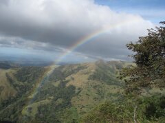 Regenbogen auf der Fahrt von Monteverde ins Tiefland am Pazifik