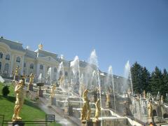 Wasserspiele im Schlosspark von Peterhof