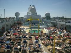 Abliegen auf dem Pooldeck