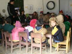 Hmong-Kinder beim Unterricht
