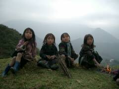 Hmong-Nachwuchs bei der Rast