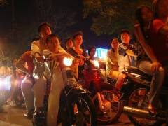 Feiern mit dem Moped