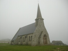 Romanische Kirche auf den Klippen von Étretat