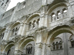 Romantische Ruine der Abteikirche von Jumièges