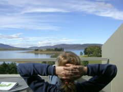 Blick vom Balkon des Motels auf den Stausee von Jindabyne