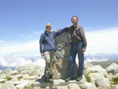 Auf dem Gipfel des Mount Kosciusko, des höchsten Berges Australiens