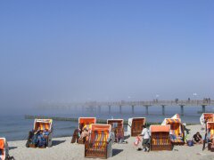 Bäderbrücke von Kühlungsborn im Nebel