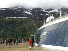 Schneebedeckte Berge an Nord-Fjord
