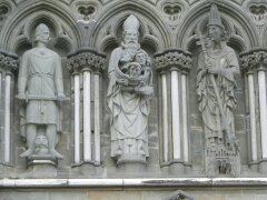 Figuren in der Fassade des Nidaros-Doms