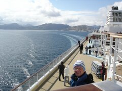 Die "Mein Schiff" auf dem Wege zum Svartisen-Gletscher