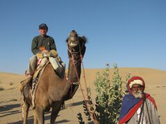 Tourist mit Kameltreiber