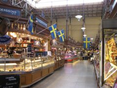 Delikatessen-Verkauf in der Markthalle von Stockholm