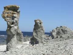 Bizarre Felsformationen an der Küste von Fårö
