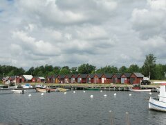 Ferienhäuser am Hafen von Ljugarn