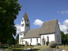 Romanische Kirche von Burs mit gotischem Chor